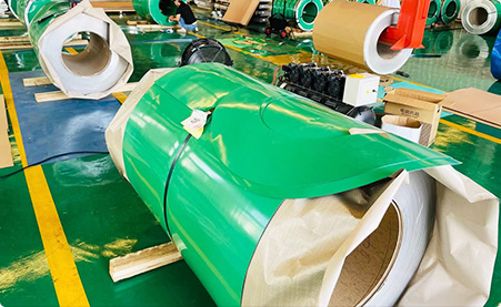Sheets covered with wooden plate for protection in transportation;
